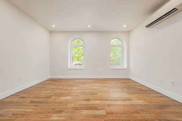 Rented by Space Link Realty | media 7