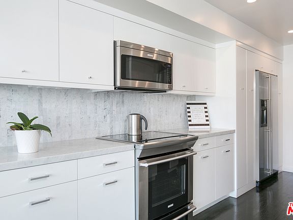 5th image of 818 N Doheny Dr APT 1005