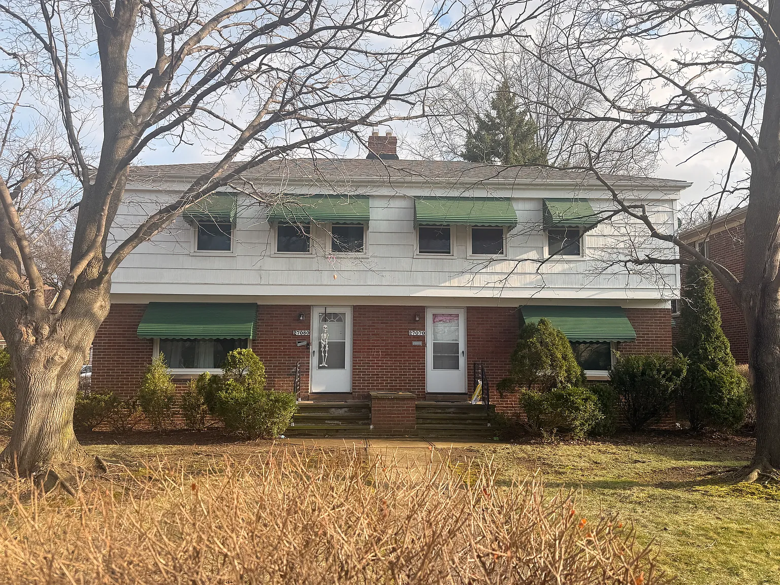 3 bed, 1215 sqft, $1,900 — Photo 1