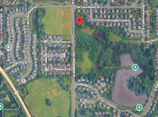 39 S Midlothian Rd, Mundelein, IL 60060