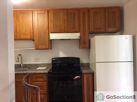 2nd image of 723 Menker Ave APT 2