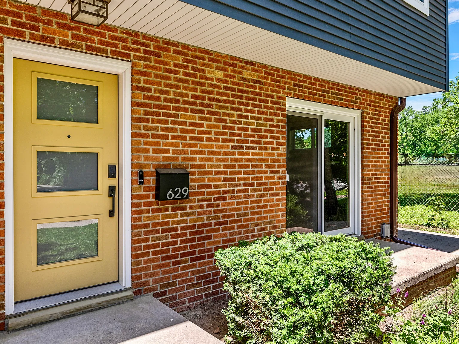 3 bed, 1.5 bath, 1234 sqft, $3,498 — Photo 2
