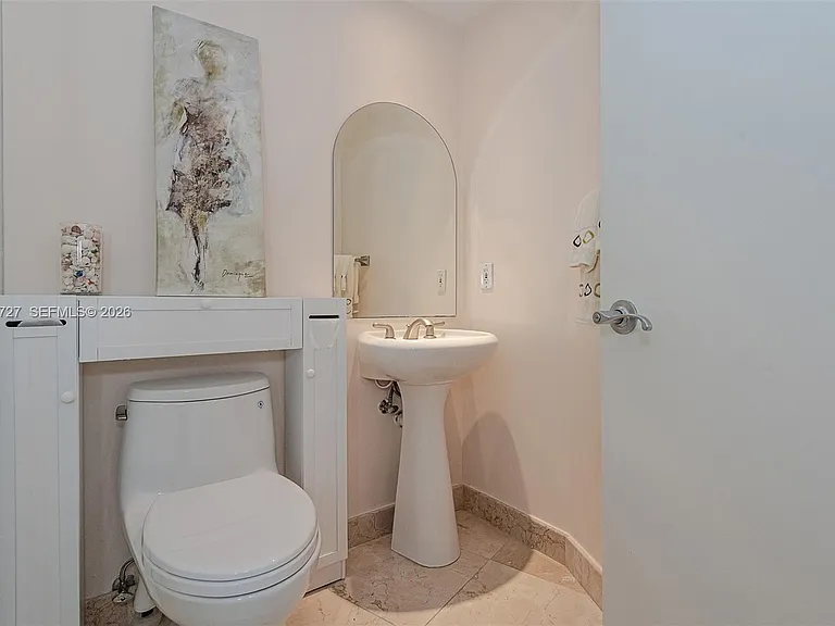 1000 S Pointe Dr #906 — Photo 23