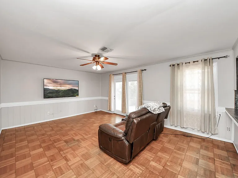 2601 Holly St — Photo 8
