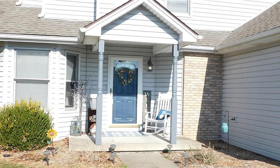 2nd image of 3208 Victoria Ave