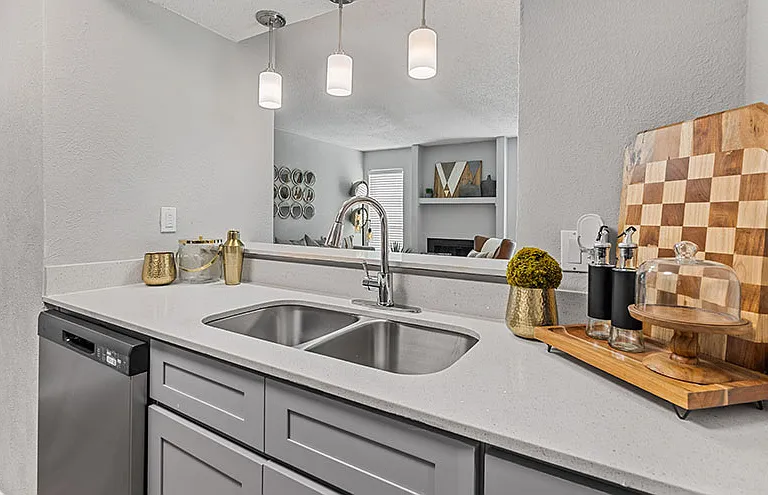The Oakley Apartment Homes — Photo 2
