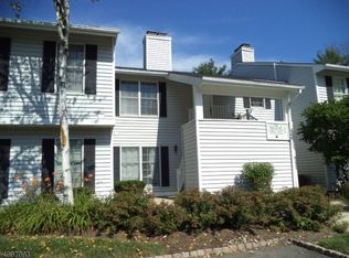 10 Owl Ct, Three Bridges, NJ 08887
