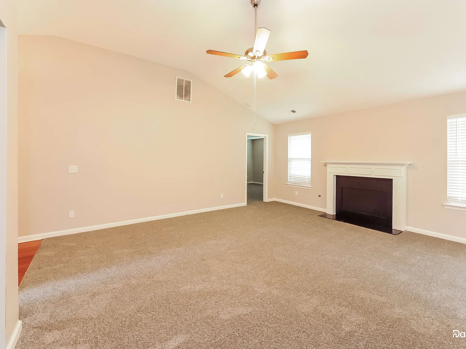 3 bed, 2.0 bath, 1462 sqft, $1,895 — Photo 4