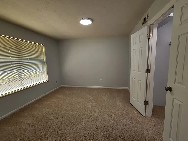 2604 Buckingham Dr — Photo 5