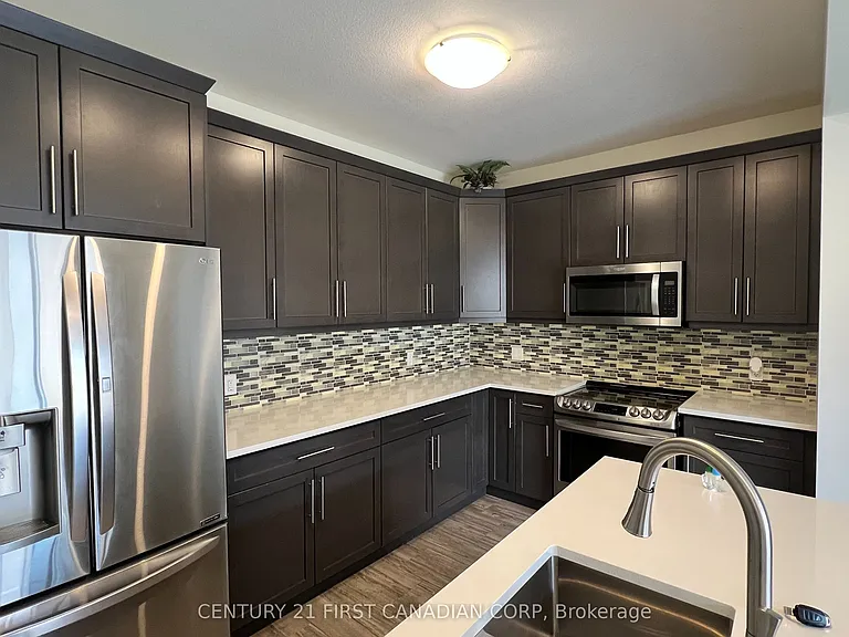 1660 Valhalla St — Photo 9
