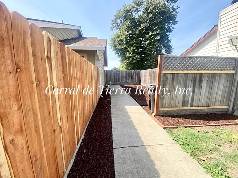 47 Julia Ave — Photo 16