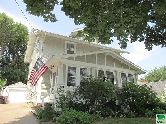 2nd image of 1901 Heights Ave