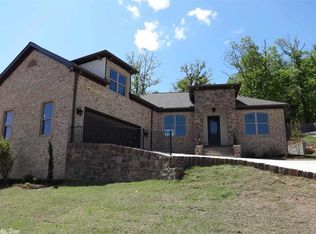 111 Navajo Trl, Maumelle, AR 72113
