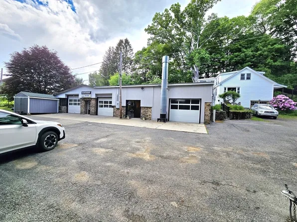 46 1/2 Old Sturbridge Rd, Southbridge, MA 01550