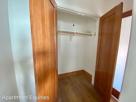 4th image of 3944 Ingraham St APT 8