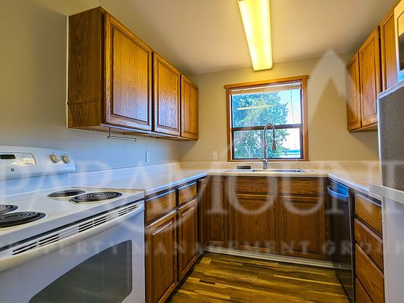 5th image of 2461 1st Ave E