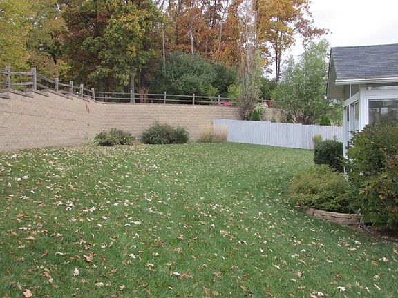 4th image of 2125 Fairview Ln