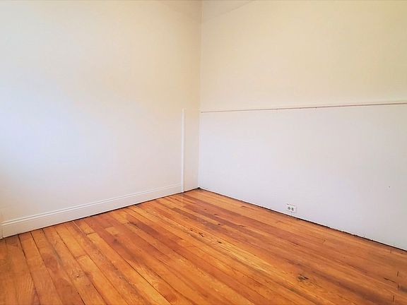 4th image of 477 Graham Ave #3R