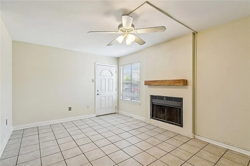 2 bed, 1.5 bath, 1100 sqft, $1,300 — Photo 4