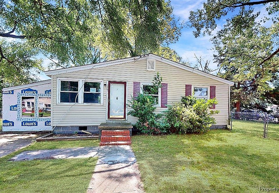 1st image of 1001 E Russell Ct