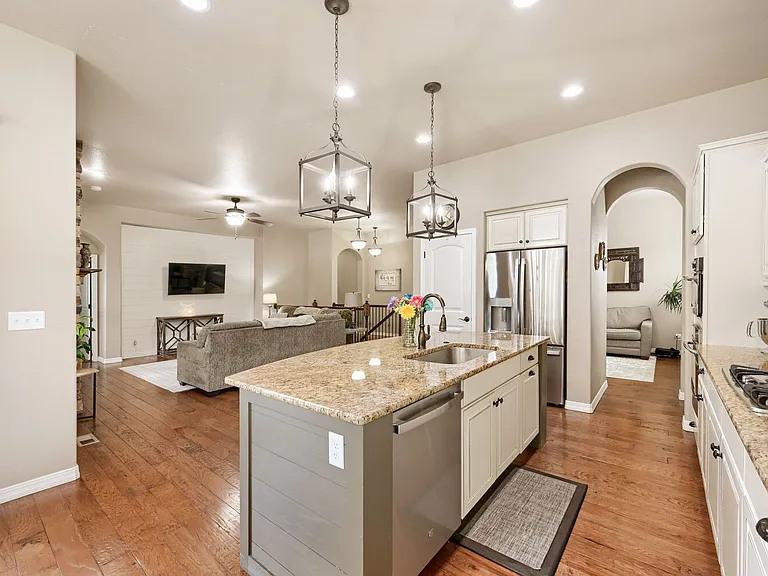 6134 Rennert Dr — Photo 19