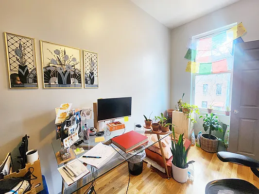 Rented by RELEASE NY | media 10