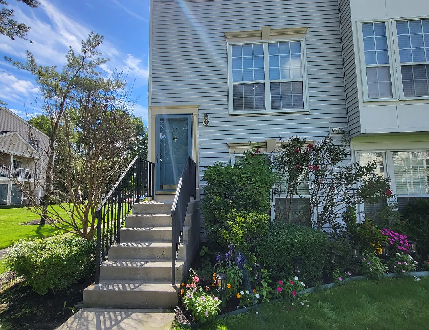 2 bed, 2.5 bath, 1272 sqft, $2,700 — Photo 1