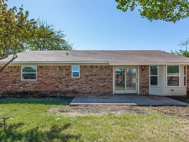 6053 Herschel Dr — Photo 14