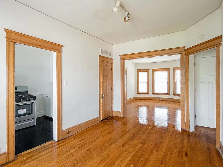 1633 W Forest Ave — Photo 1