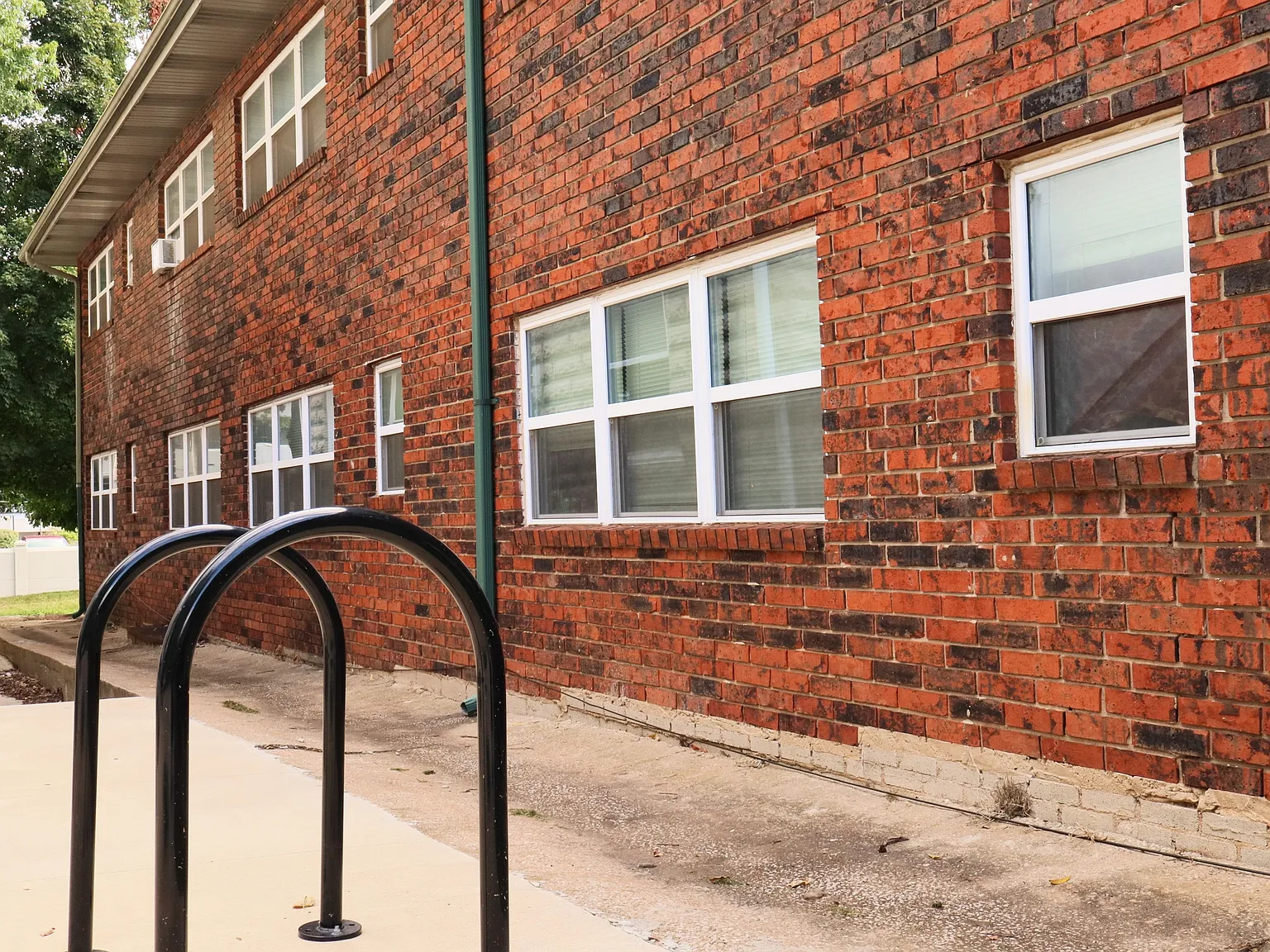 Courtyard on Walnut - 926-11 — Photo 3