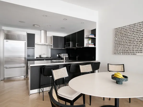 330 Spring Street image 6 of 9