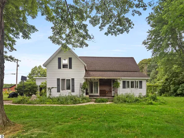 9234 Glovers Lake Rd, Bear Lake, MI 49614