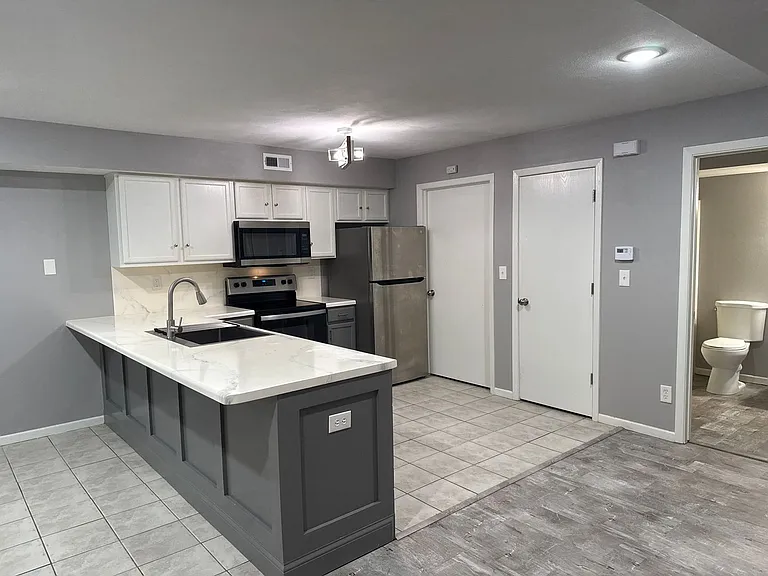 921 Minns Dr — Photo 1