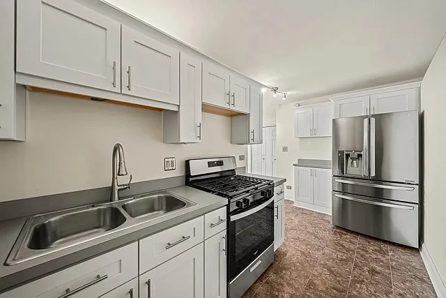 2 bed, 1034 sqft, $2,200 — Photo 2