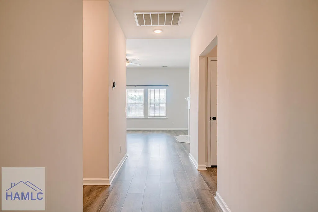 4 bed, 2.0 bath, 1926 sqft, $2,300 — Photo 4
