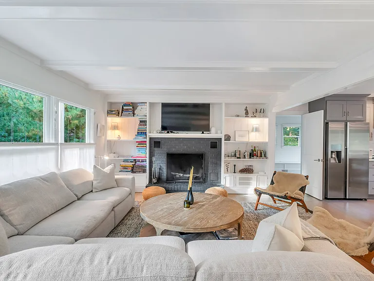 334 Ferry Rd — Photo 5