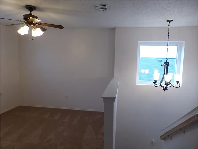 1572 Crown View Dr — Photo 17