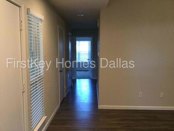 3rd image of 1620 Oxford Pl