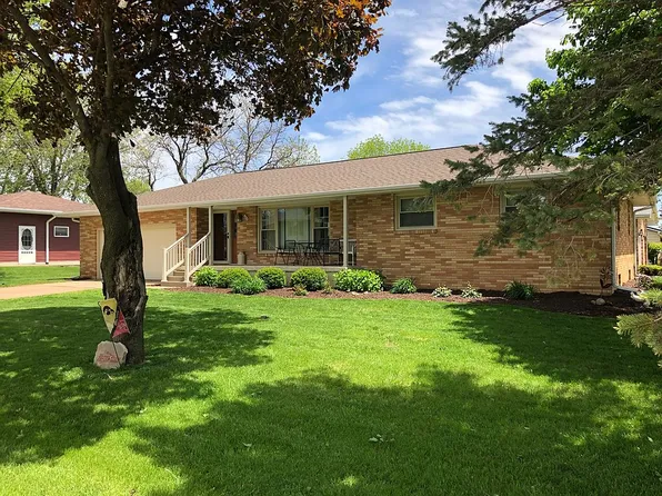 209 5th St SE, Farley, IA 52046