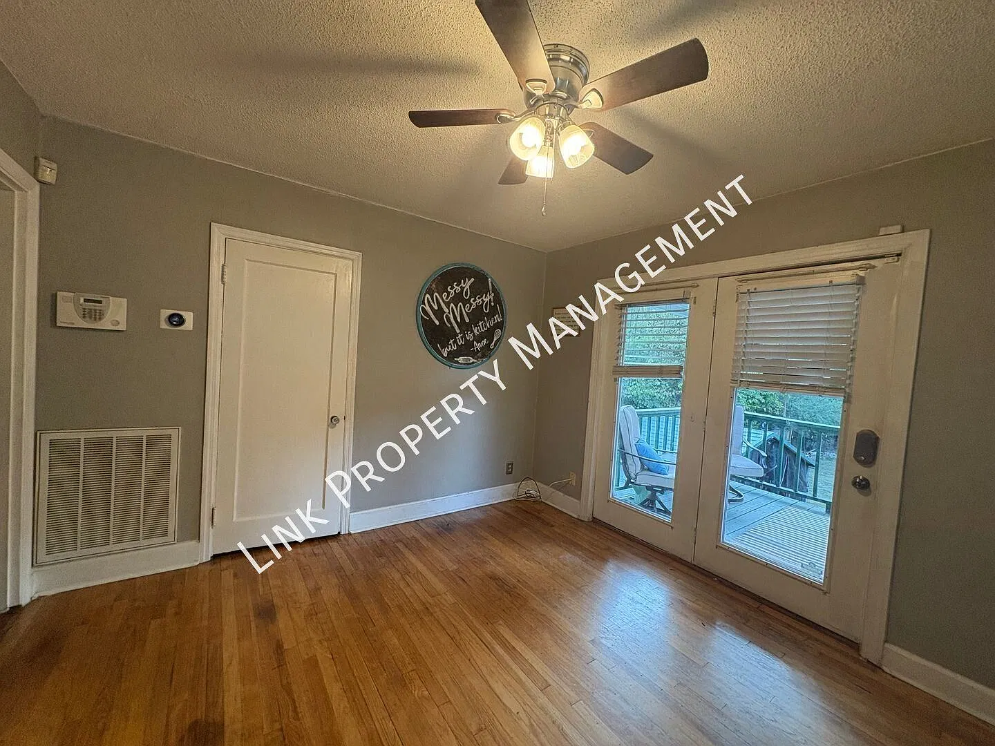 Spacious Chattanooga Home With Finished Basement, Multiple Flex Rooms & Large Corner Lot — Photo 4