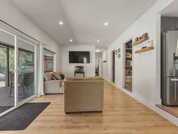 4th image of 934 Hutley Rd #A