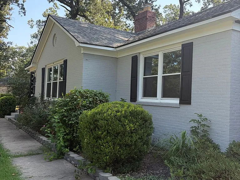 1300 N Waldron Rd — Photo 2