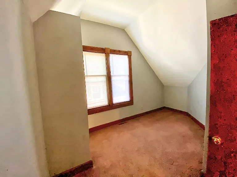 2925 N Maryland Ave — Photo 15