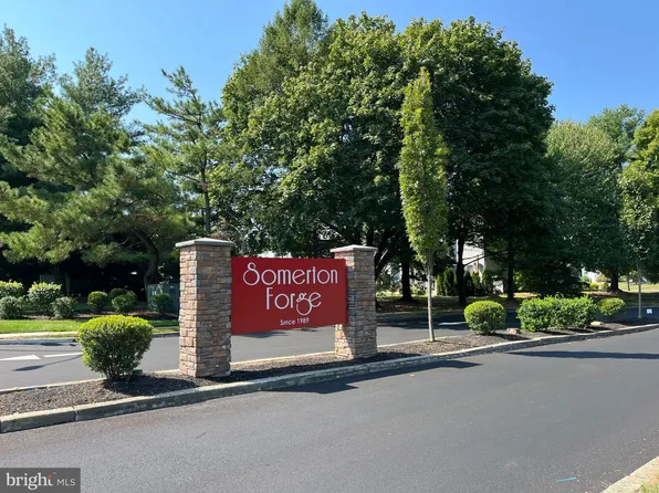 185 Forge Ln, Feasterville, PA 19053