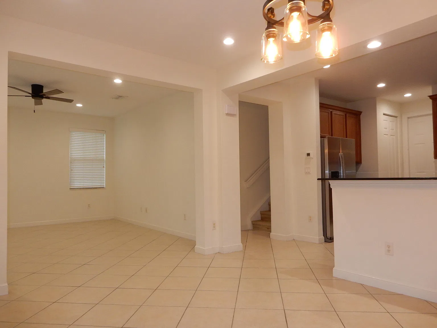 3 bed, 2.5 bath, 1671 sqft, $3,325 — Photo 3