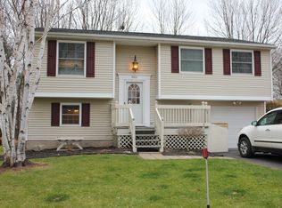 3372 Meadowsweet Ct, Walworth, NY 14568