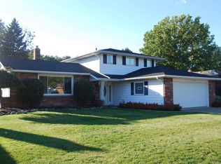 6170 Carlyle Dr, Seven Hills, OH 44131