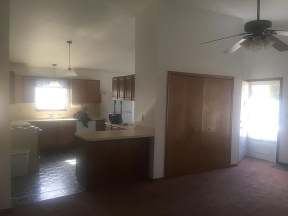 3rd image of 710 Saint Clair Blvd