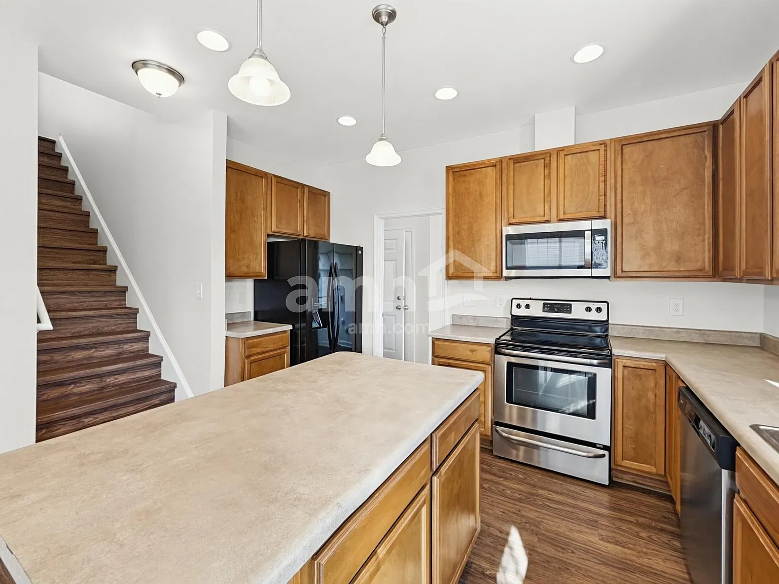 3 bed, 2.5 bath, 1520 sqft, $1,920 — Photo 3