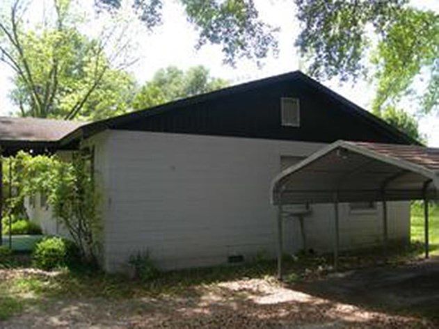2nd image of 1317 Jackson Ln